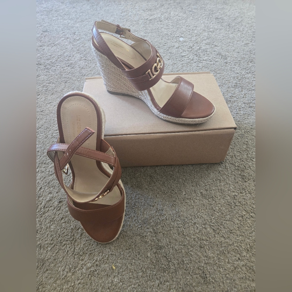 Liz Claiborne Brown Wedge Shoes with Contemporary Design